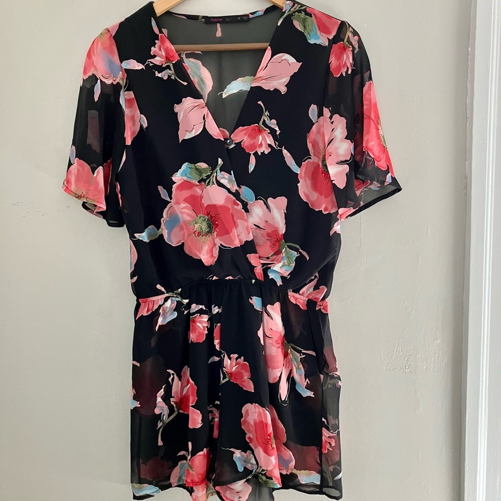 Fraiche By J Black Floral Romper Size Medium NEW